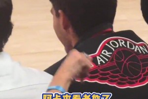 这是真詹蜜啊！网球冠军阿卡现身球场观看湖人比赛！